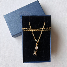Load image into Gallery viewer, Fish Bone necklace
