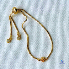 Load image into Gallery viewer, Lucky Clover bracelet
